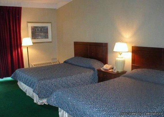 Rodeway Inn Greenfield Room photo