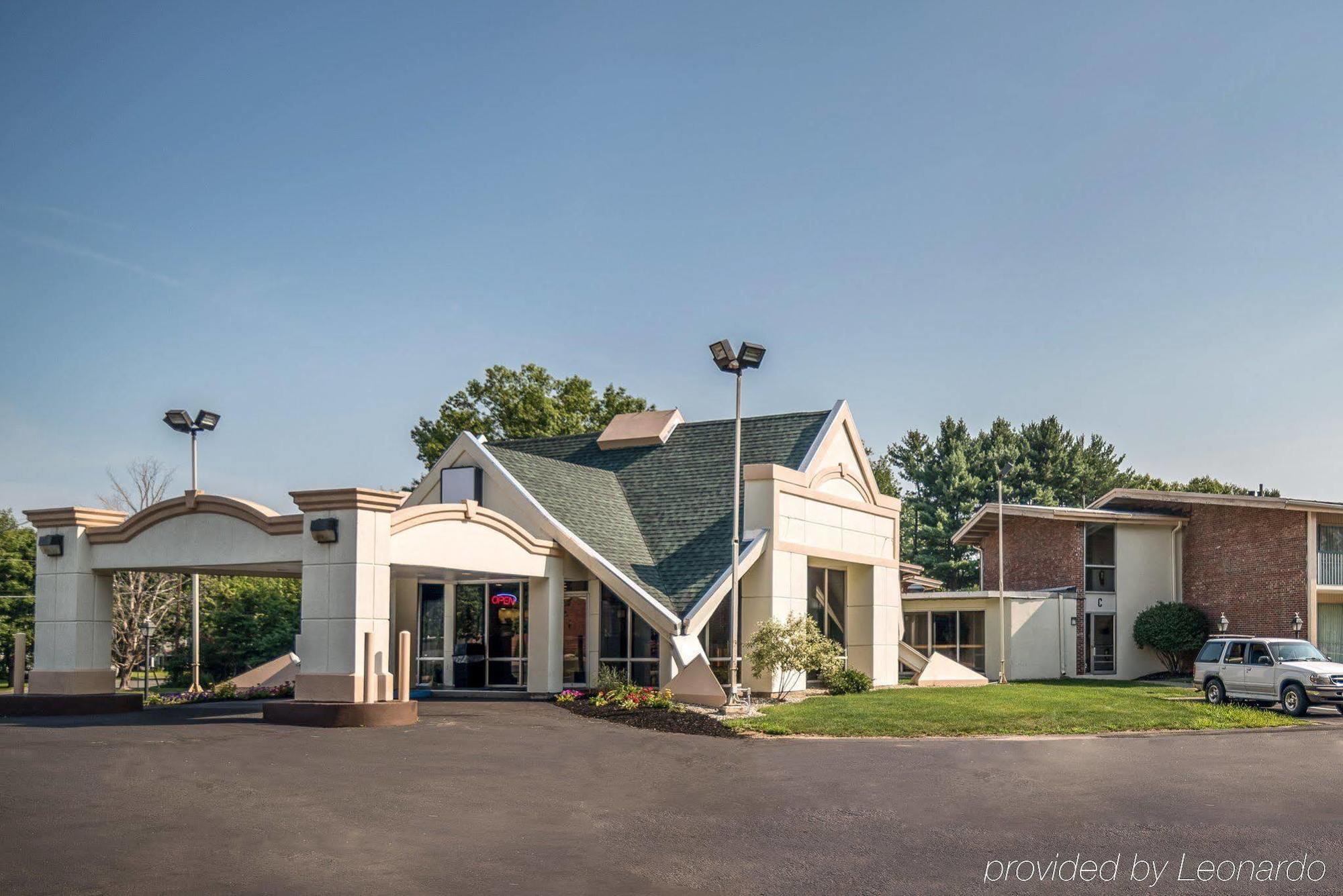 Rodeway Inn Greenfield Exterior photo