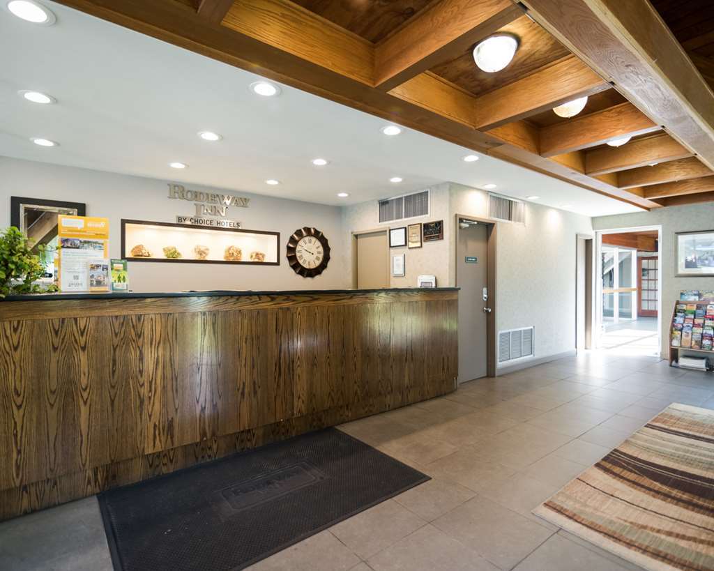 Rodeway Inn Greenfield Interior photo