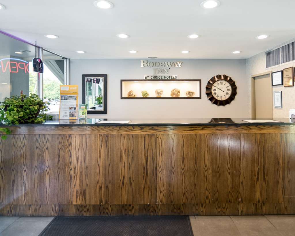 Rodeway Inn Greenfield Interior photo