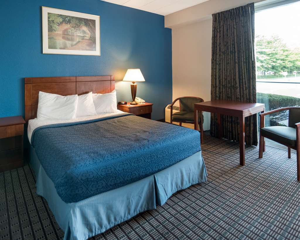 Rodeway Inn Greenfield Room photo