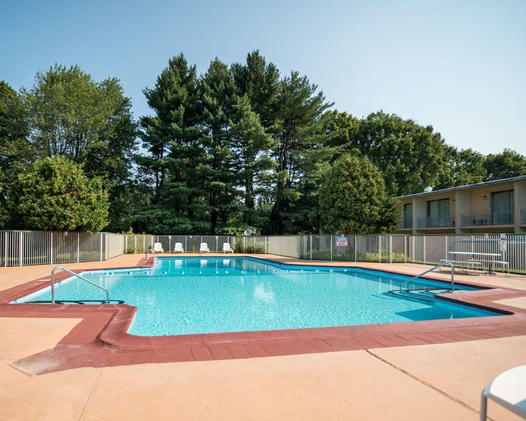 Rodeway Inn Greenfield Facilities photo